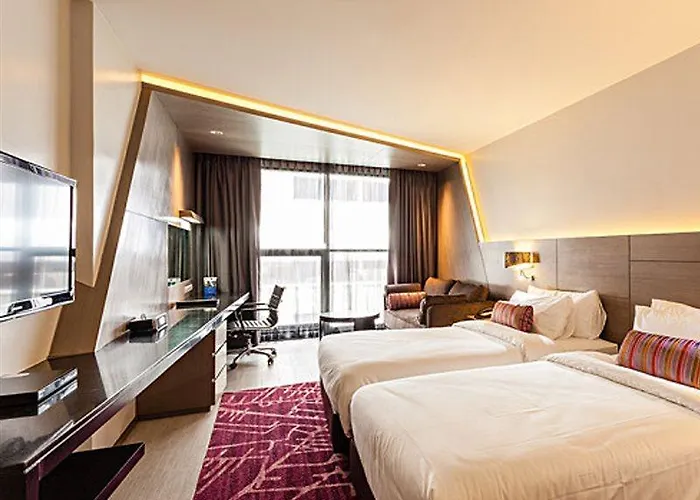 Hyatt Place Sukhumvit 1 4*