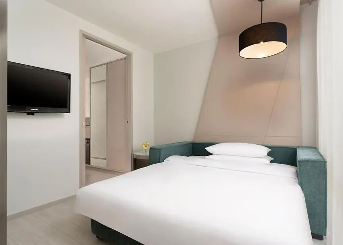 Hyatt Place Sukhumvit 1 4*